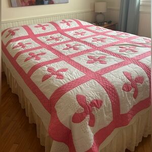 Elegant Floral Pink and White Quilt